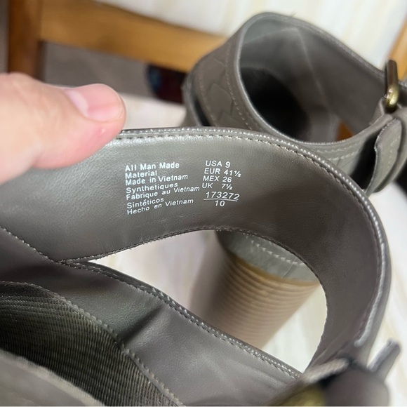 AMERICAN EAGLE Gray Ankle Boots Belted Side High Wedge Heels size 9 Mad Made - Picture 10 of 10